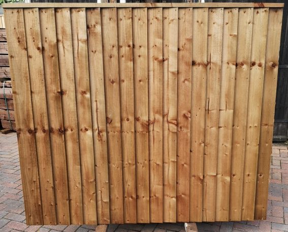Vertical lat Featheredge fence panel