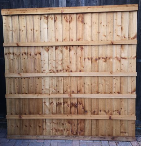 Vertical lat Featheredge fence panel