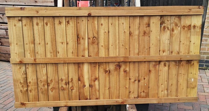 Vertical lat Featheredge Panel