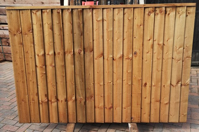 Vertical lat Featheredge fence panel